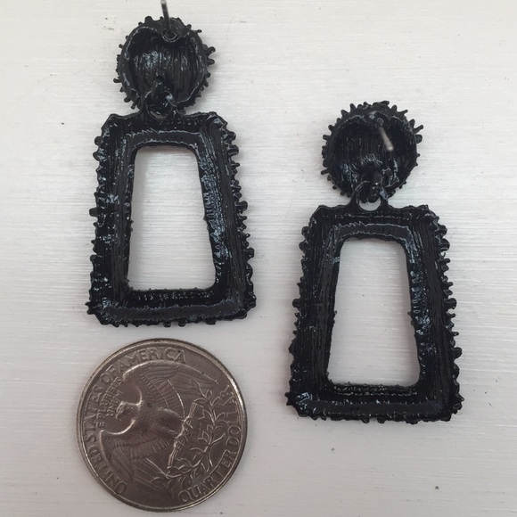 🔴𝟱/$𝟭𝟱🔴𝗖𝗟𝗘𝗔𝗥𝗔𝗡𝗖𝗘 Black Earrings NEW - Picture 5 of 10